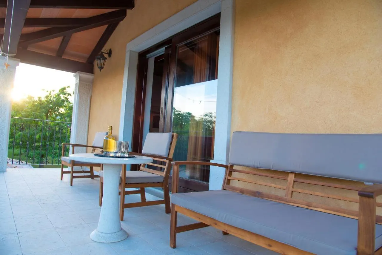 Apartment Villa Brneti & Medicinal Botanical Garden Pazin